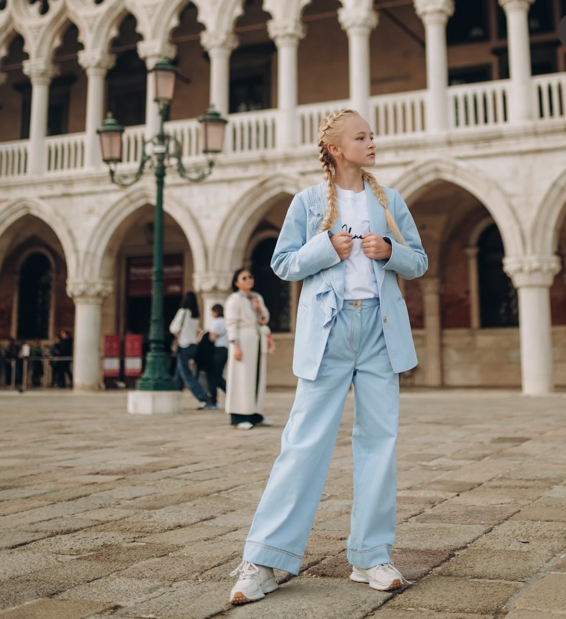 Жакет з воланом