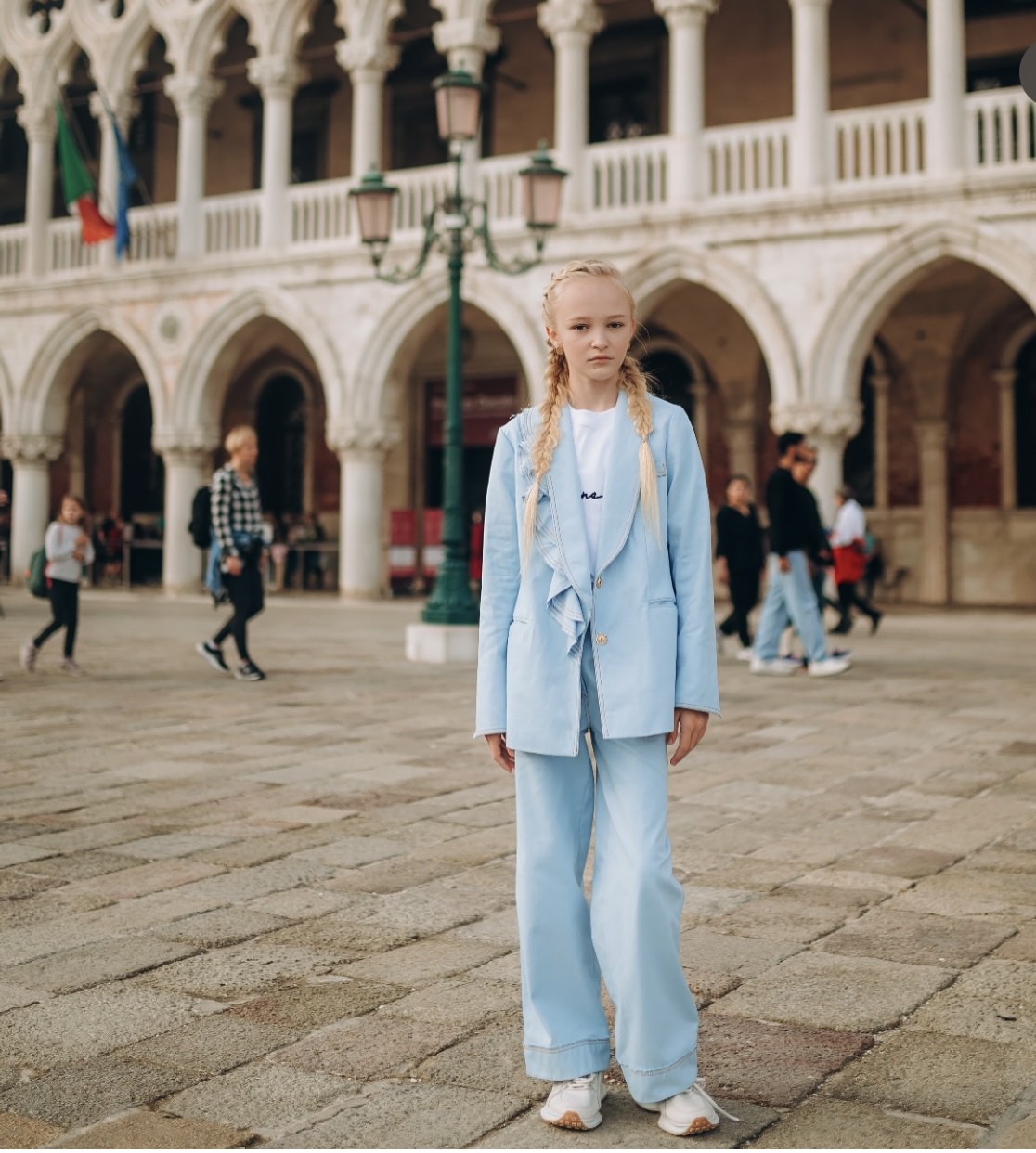 Жакет з воланом