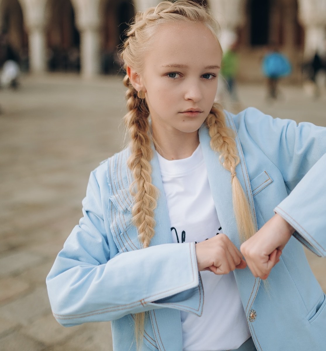 Жакет з воланом